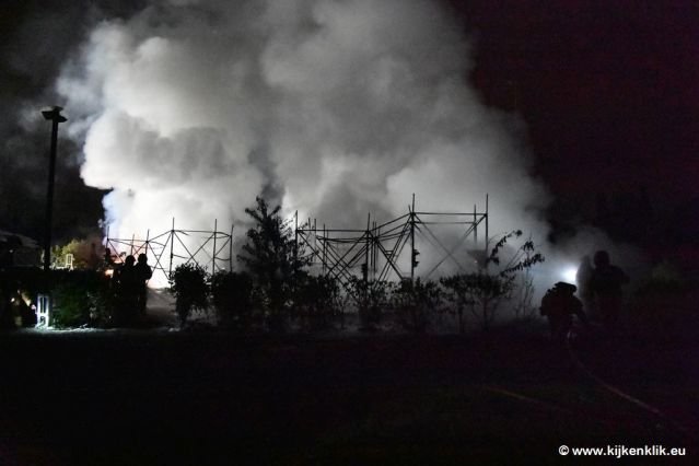 mei2019honderdenkanosverwoestdoorbrandinvalkenswaard2.jpg