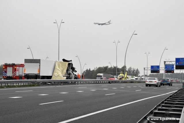 mei2019ongevalmettweevrachtwagensopa2bijeindhoven.jpg